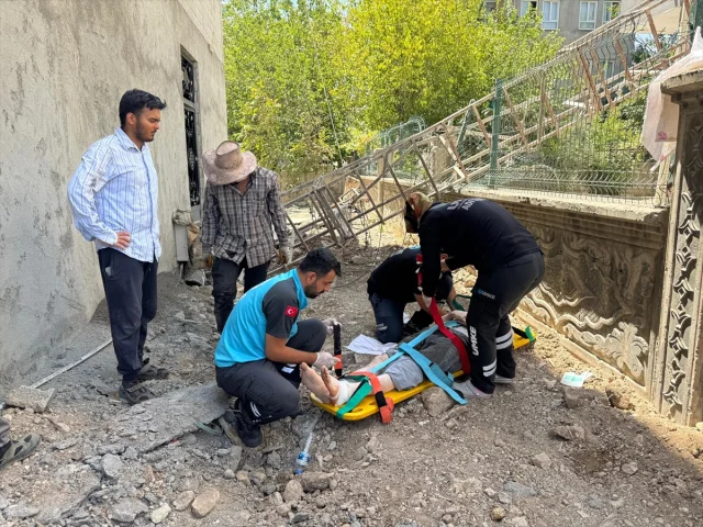 Adıyaman'da İnşaat Kazası İşçiyi Hastaneye Kaldırdı