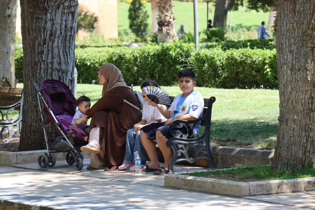 Şanlıurfa'da Kavurucu Sıcaklar Yaşamı Zorlaştırıyor