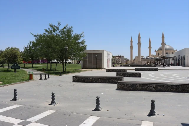 Şanlıurfa'da Kavurucu Sıcaklar Yaşamı Zorlaştırıyor