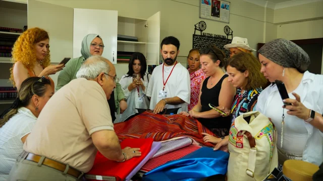 YEE'nin Türkçe Yaz Okulları Kültürleri Buluşturuyor
