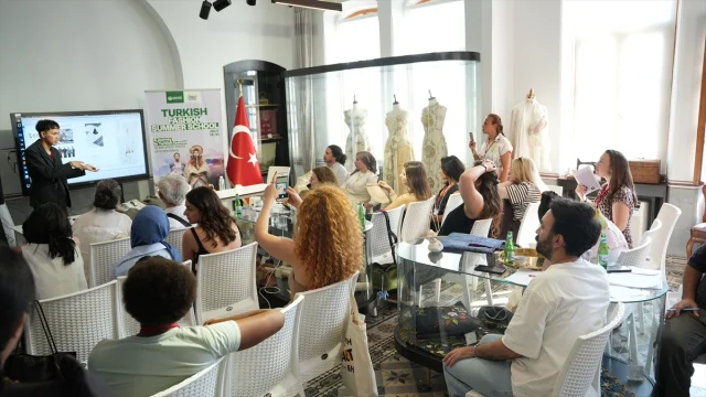 YEE'nin Türkçe Yaz Okulları Kültürleri Buluşturuyor