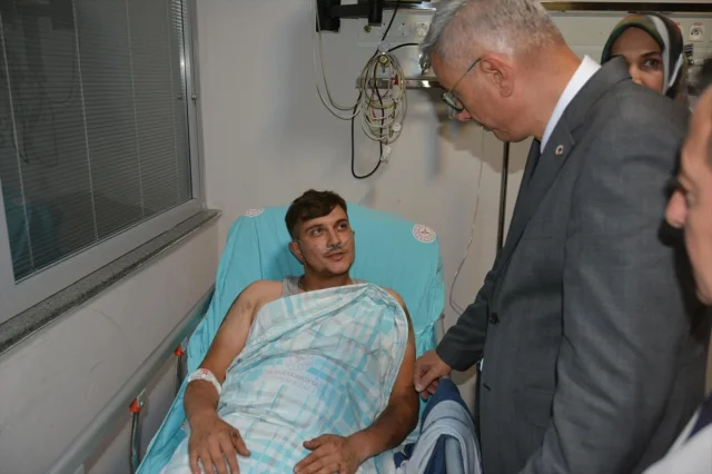 Eskişehir'deki Yangın Sonrası Sağlık Bakanı Memişoğlu'ndan Yaralı İşçilere Destek