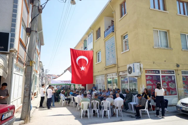 Orman Yangınında Acı Kayıp: Şehit Dozer Operatörünün Ailesi Yasta
