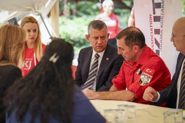 Özgür Özel'den AKUT'a Anlamlı Taziye Ziyareti