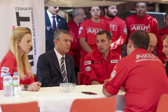 Özgür Özel'den AKUT'a Anlamlı Taziye Ziyareti
