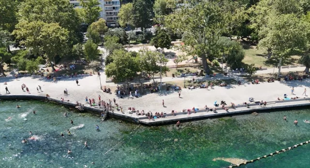 İstanbul'da Kavurucu Sıcaklarla Mücadele: Sahiller ve Parklar Kaçış Noktası Oldu