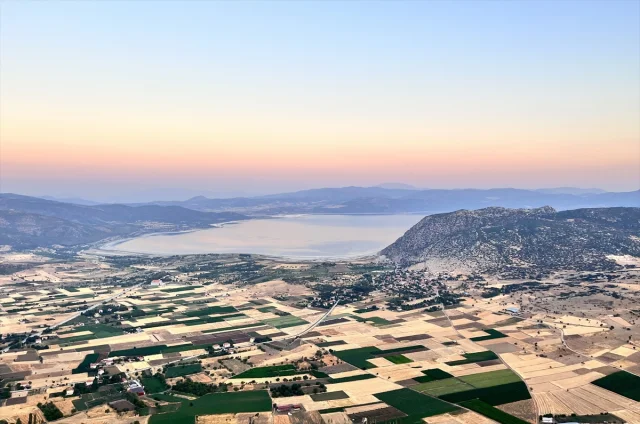 Salda Gölü Üzerinde Büyüleyici Sıcak Hava Balonu Deneyimi