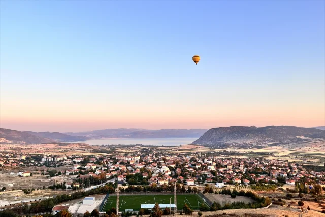 Salda Gölü Üzerinde Büyüleyici Sıcak Hava Balonu Deneyimi