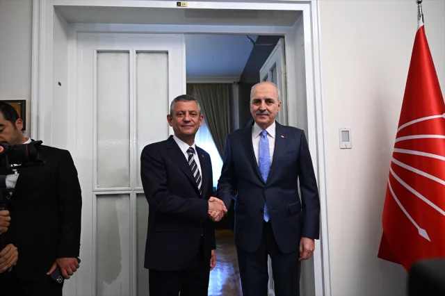 Numan Kurtulmuş'tan Özgür Özel'e Anlamlı Ziyaret
