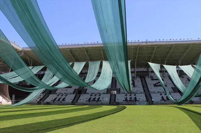 Diyarbakır ve Elazığ'daki Stadlar Aşırı Sıcaklarla Nasıl Mücadele Ediyor