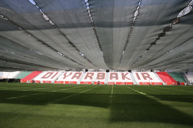 Diyarbakır ve Elazığ'daki Stadlar Aşırı Sıcaklarla Nasıl Mücadele Ediyor