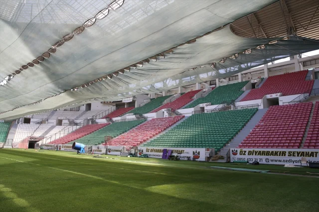 Diyarbakır ve Elazığ'daki Stadlar Aşırı Sıcaklarla Nasıl Mücadele Ediyor