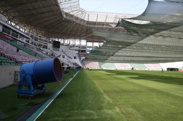 Diyarbakır ve Elazığ'daki Stadlar Aşırı Sıcaklarla Nasıl Mücadele Ediyor