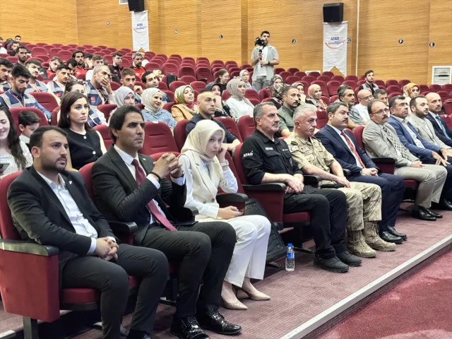 Siirt'te Gönüllülük Hareketi Güçleniyor: AFAD Destek Gönüllülerine Kimlik Kartı Teslim Edildi