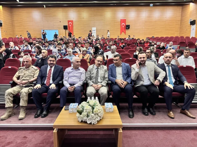 Siirt'te Gönüllülük Hareketi Güçleniyor: AFAD Destek Gönüllülerine Kimlik Kartı Teslim Edildi