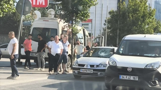 Bağcılar'da Trafikte Yaşanan Gerginlik: Motosikletli Kaskı i...