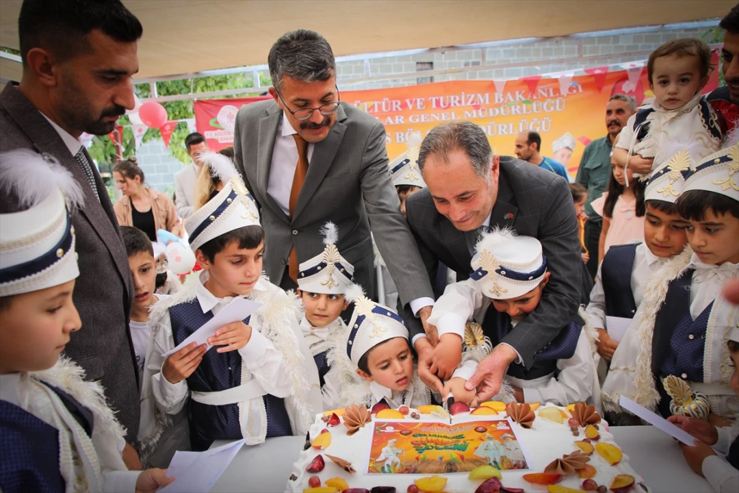 Hakkari'de Gelenekselleşen Sünnet Töreninde 24 Çocuk Sevindirildi