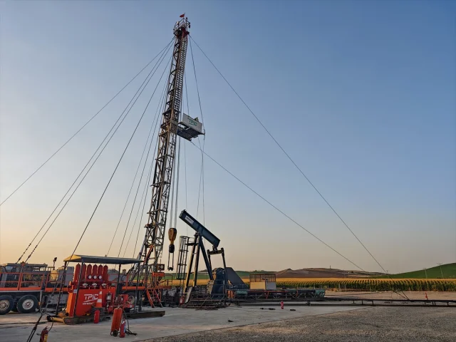 Diyarbakır'da Petrol Kuyusunda Çıkan Yangın Panik Yarattı