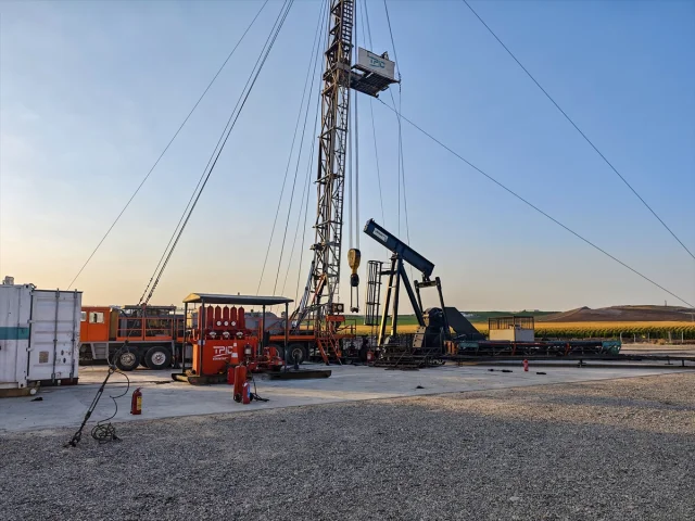 Diyarbakır'da Petrol Kuyusunda Çıkan Yangın Panik Yarattı