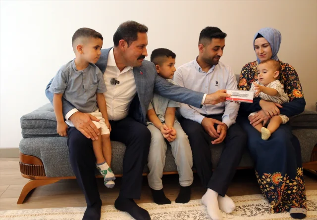 Hatay'da Depremzede Aile Yeni Evine Kavuştu