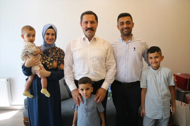 Hatay'da Depremzede Aile Yeni Evine Kavuştu