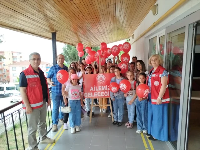 Öğrenciler Sosyal Hizmet Merkezlerinde Bilinç Kazanıyor
