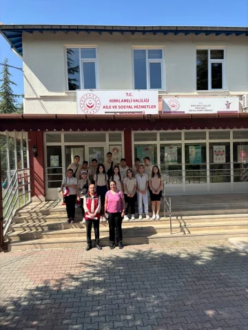 Öğrenciler Sosyal Hizmet Merkezlerinde Bilinç Kazanıyor
