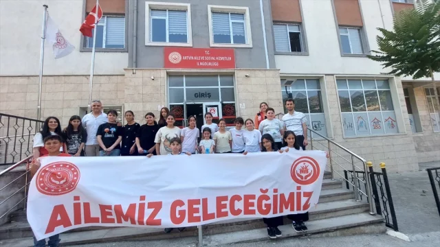 Öğrenciler Sosyal Hizmet Merkezlerinde Bilinç Kazanıyor
