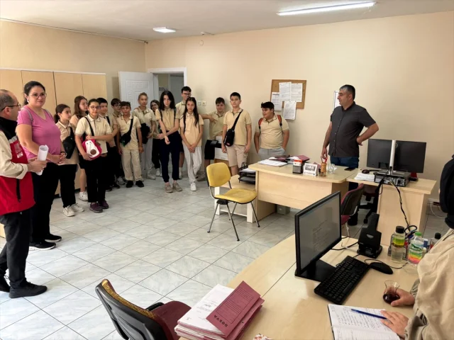 Öğrenciler Sosyal Hizmet Merkezlerinde Bilinç Kazanıyor