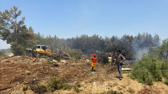 Antalya'nın Orman Yangınlarıyla Mücadelesi Devam Ediyor