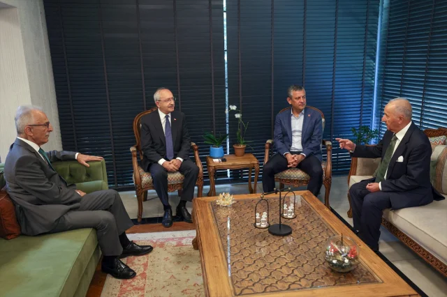 Özgür Özel'den Kemal Kılıçdaroğlu'na Anlamlı Taziye Ziyareti