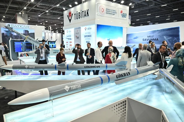 İstanbul'da Savunma Sanayii Fuarında TÜBİTAK'ın Yeni Silah Sistemleri İlk Kez Tanıtıldı