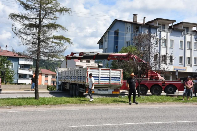 Ordu’da Freni Boşalan Tır Kaza Yaptı: İnanılmaz Kurtuluş