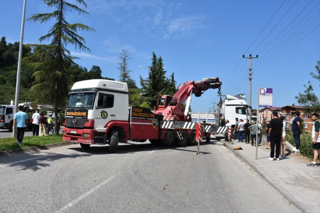 Ordu’da Freni Boşalan Tır Kaza Yaptı: İnanılmaz Kurtuluş