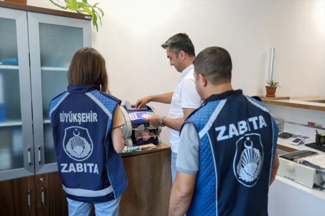 Van'da Şaşırtıcı Operasyon: Zabıtanın Yakaladığı Dilencinin Üzerinden Servet Çıktı