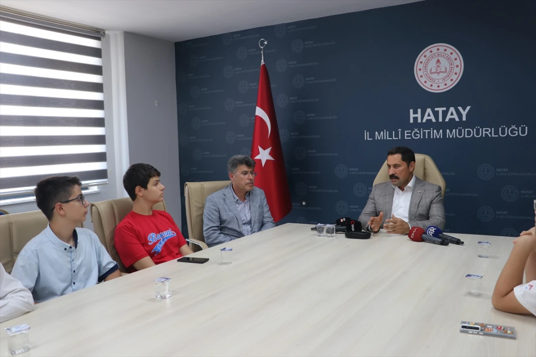 Hatay'da Başarı Gösteren Gençler Ödüllerle Taçlandırıldı
