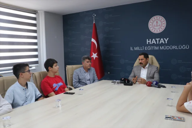 Hatay'da Başarı Gösteren Gençler Ödüllerle Taçlandırıldı