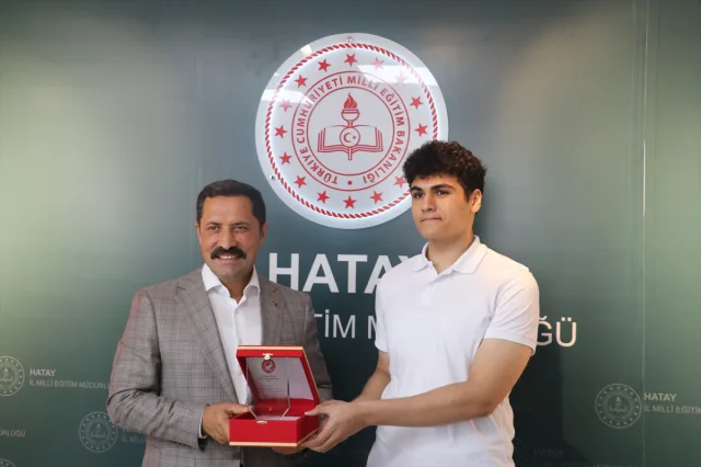 Hatay'da Başarı Gösteren Gençler Ödüllerle Taçlandırıldı