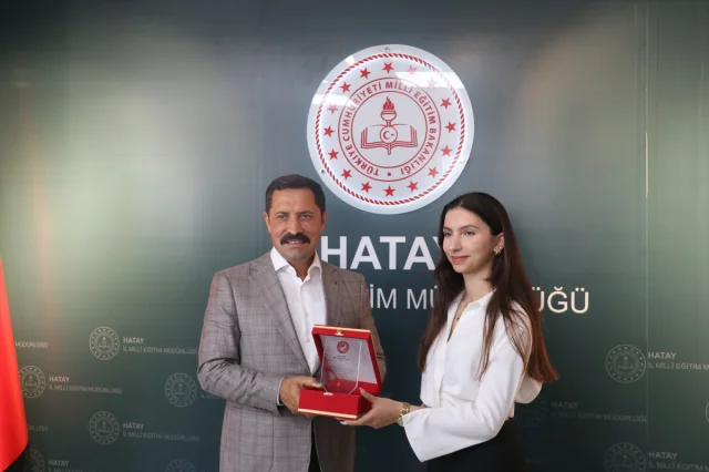 Hatay'da Başarı Gösteren Gençler Ödüllerle Taçlandırıldı