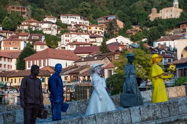 Kosova'nın Prizren Şehrinde Büyüleyici Canlı Heykel Performansı