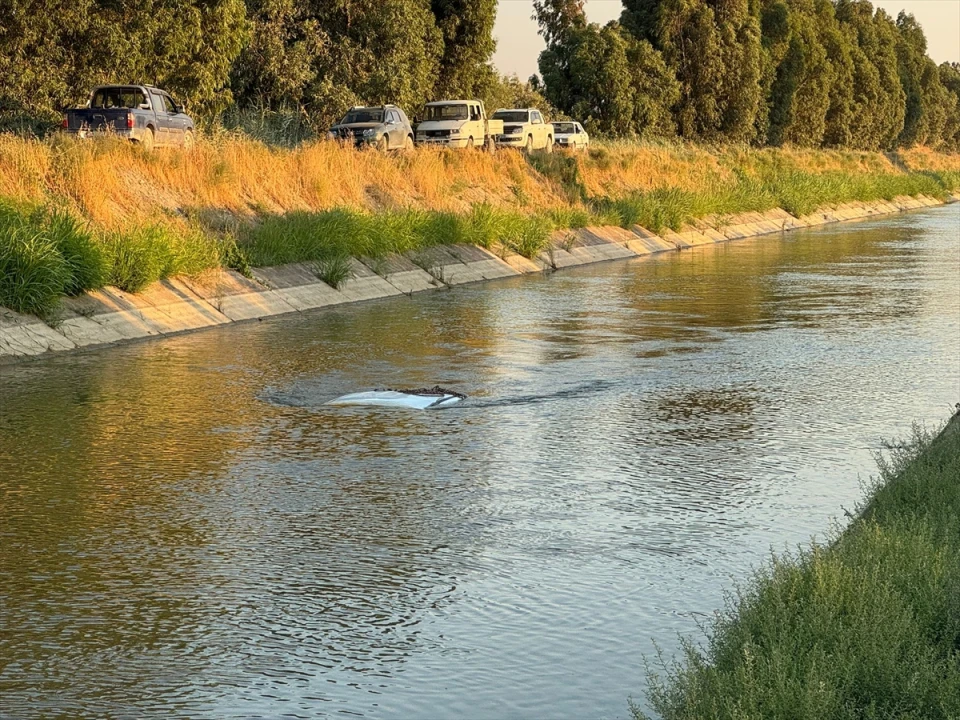 Aydın'da Sulama Kanalına Devrilen Pikap Faciası