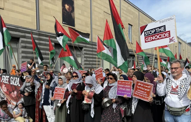 Berlin'de Filistin'e Destek Gösterisi Açlık Krizine Dikkat Çekiyor
