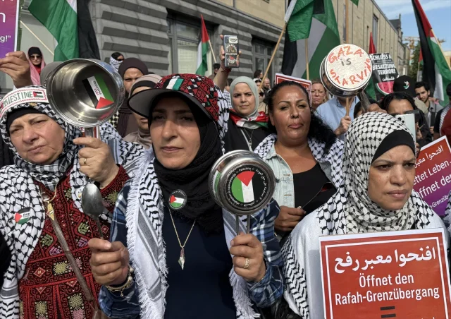 Berlin'de Filistin'e Destek Gösterisi Açlık Krizine Dikkat Çekiyor
