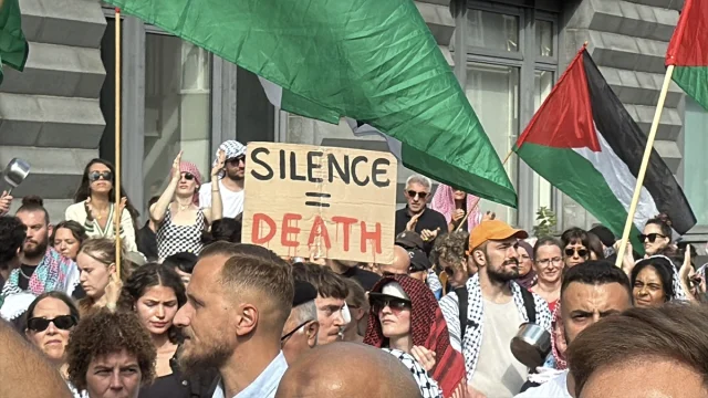 Berlin'de Filistin'e Destek Gösterisi Açlık Krizine Dikkat Çekiyor