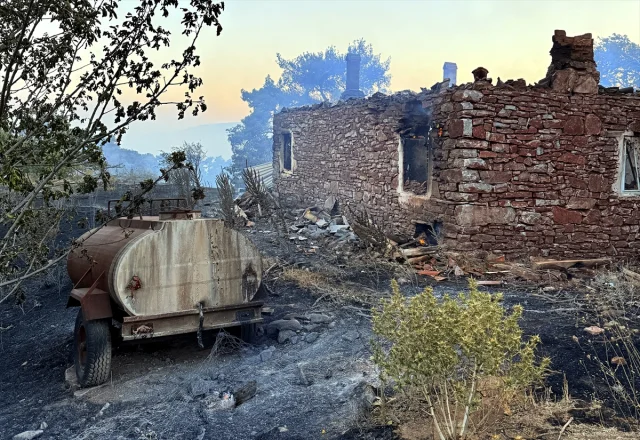 Manisa'nın Akhisar İlçesinde Orman Yangını Kontrol Altına Alındı
