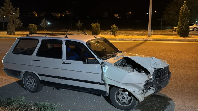 Elazığ’da Motosiklet ve Otomobil Çarpıştı Üç Kişi Yaralandı