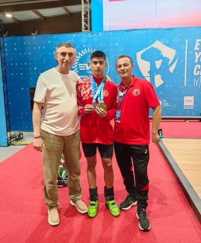 Türk Halterciler İspanya'da Madalyaları Topluyor