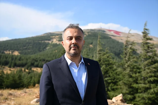Kahramanmaraş'ta Rekor Boyutta Türk Bayrağı ve İstiklal Madalyası Anıtı Yapılıyor