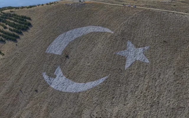 Kahramanmaraş'ta Rekor Boyutta Türk Bayrağı ve İstiklal Madalyası Anıtı Yapılıyor