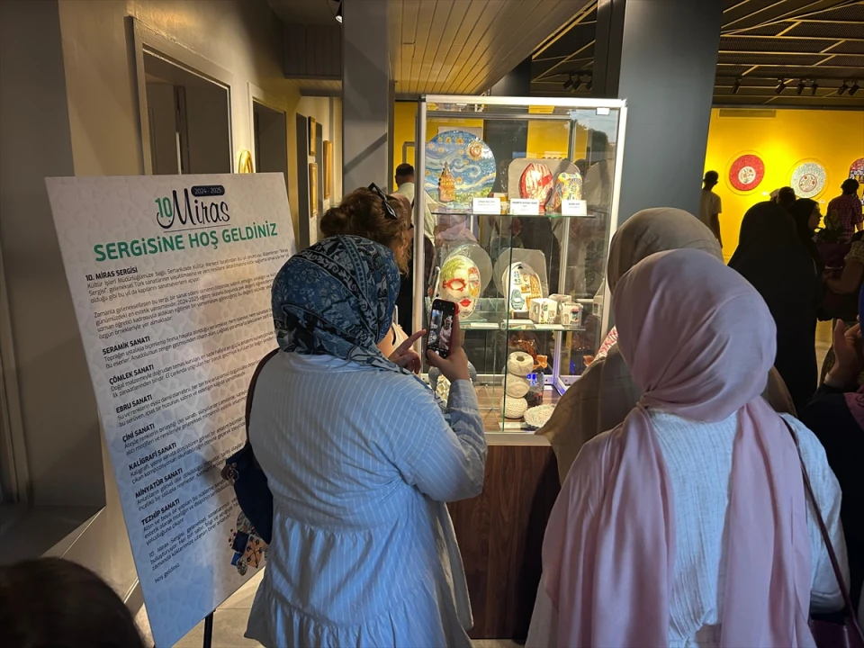 Geleneksel Sanatlarla Buluşma "10 Miras" Sergisi Eyüpsultan'da Başladı
